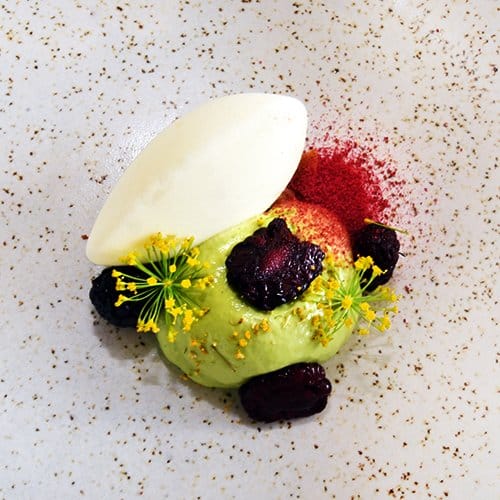 Filmjölk och dill dessert av Rhian Shellshear Dessert av Rhian Shellshear, Efterrätt med filmjölk och dill