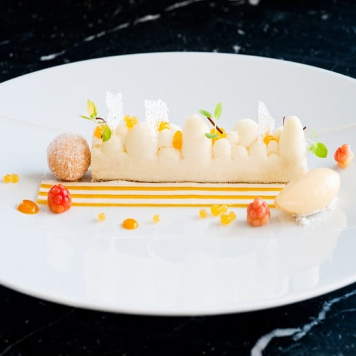 Desserter med Stil – Daniel Roos – Pastry Design en lagd dessert