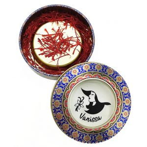 Saffran Cat. 1 Neguine 10g från Iran kommer förpackat i vackra metallburkar. Kategori: Neguine Grande 1, alltså extra långa pistiller / trådar