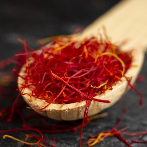 Saffran Cat. 1 Neguine 50g från Iran kommer förpackat i vackra metallburkar. Kategori: Neguine Grande 1, alltså extra långa pistiller / trådar