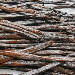 Grand Cru Vaniljstång Bourbon gourmet 250g 16-18cm - Madagaskar från Franska Vanissa är som det låter. 250g härlig långa Gran Cru-klassade vaniljstänger från Madagaskar, förpackade i Frankrike av Vanissa i provrör av glas med trälock.