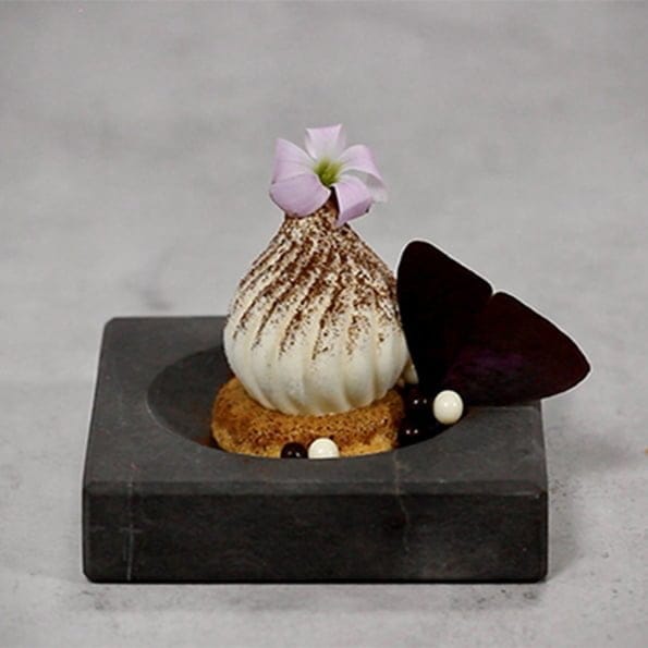 TIRAMISU 2.0 - bästa receptet på tiramisu Hur kan man göra tiramisu? Vad betyder tiramisu på svenska? Vad passar att dricka till tiramisu? Varför heter det tiramisu? Tiramisu recept original Tiramisu recept enkel: Tiramisu i glas Äkta tiramisu: Tiramisu ricotta Tiramisu mascarpone: Bästa tiramisu recept: Hur kan man göra tiramisu?