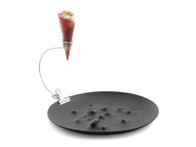 Clamp with garnish support for cups and dishes